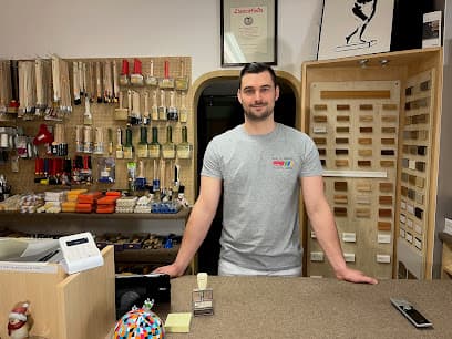 Maler Lang + Wärmedämmung + Verputzer + Lägler Trio + Bodenleger + Parkett