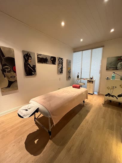 Sinead Mc Namara Wellness Masseurin