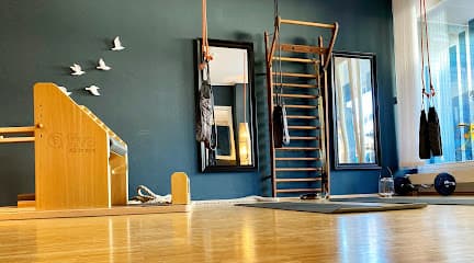 STATUS LOUNGE by Ilumaa